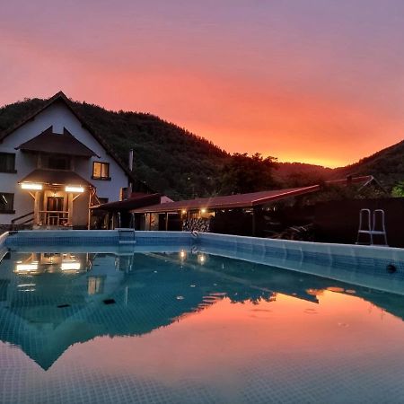 Conacul de sub munte Villa Novaci Străini Exterior foto