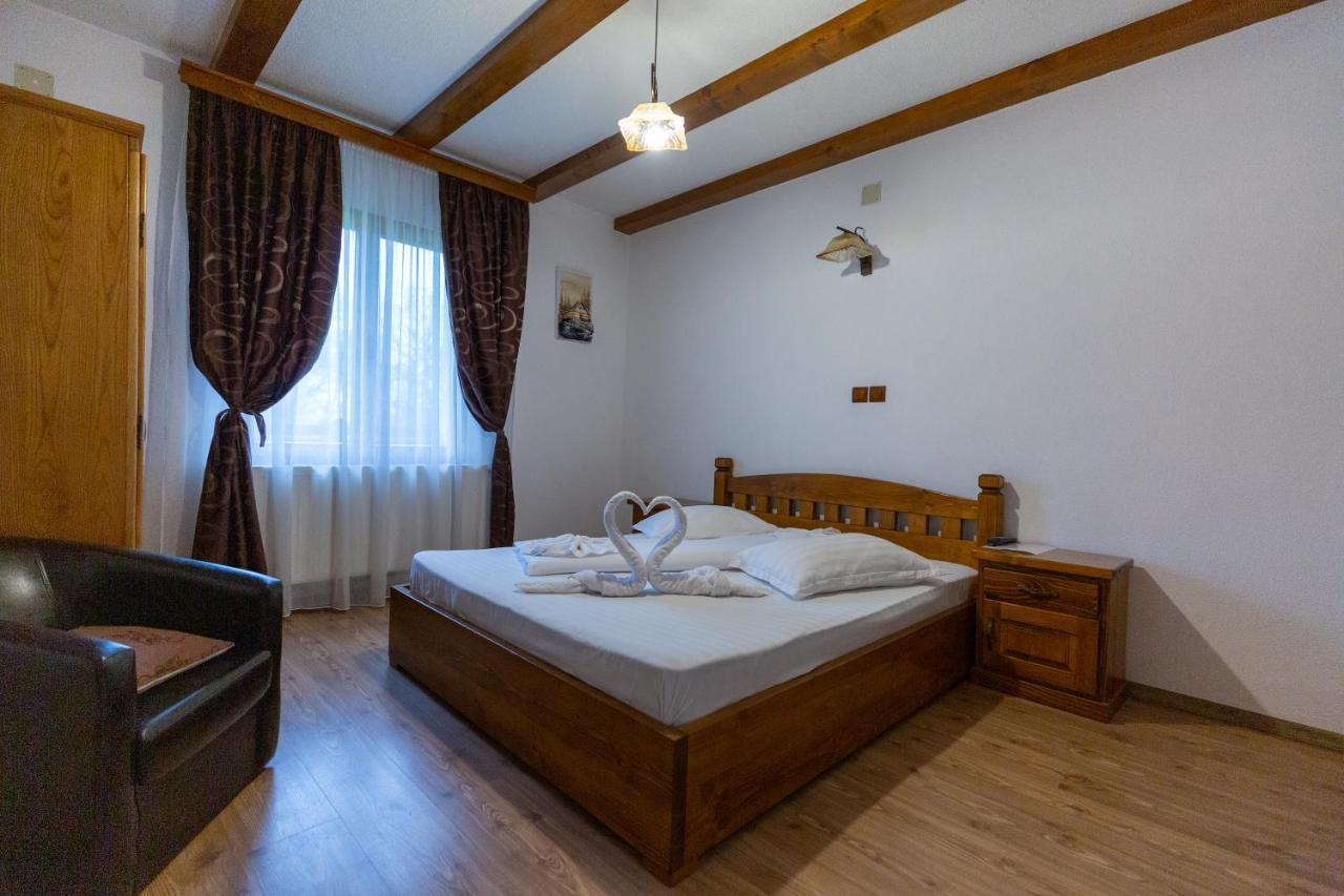 Conacul de sub munte Villa Novaci Străini Exterior foto