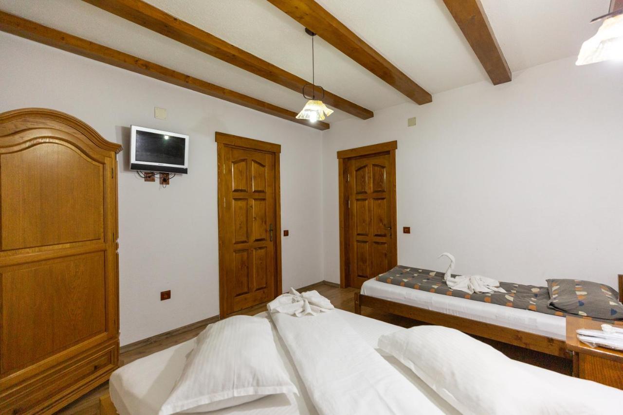 Conacul de sub munte Villa Novaci Străini Exterior foto