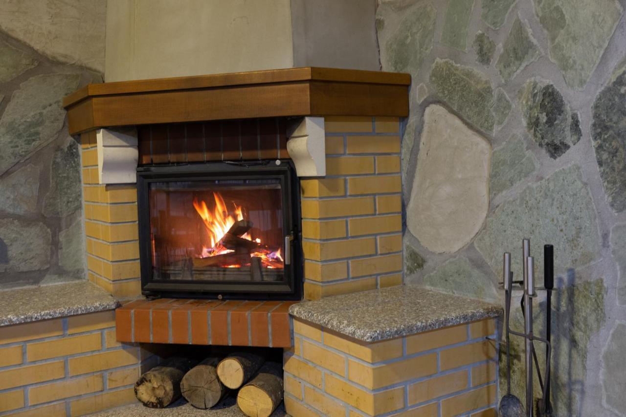 Conacul de sub munte Villa Novaci Străini Exterior foto