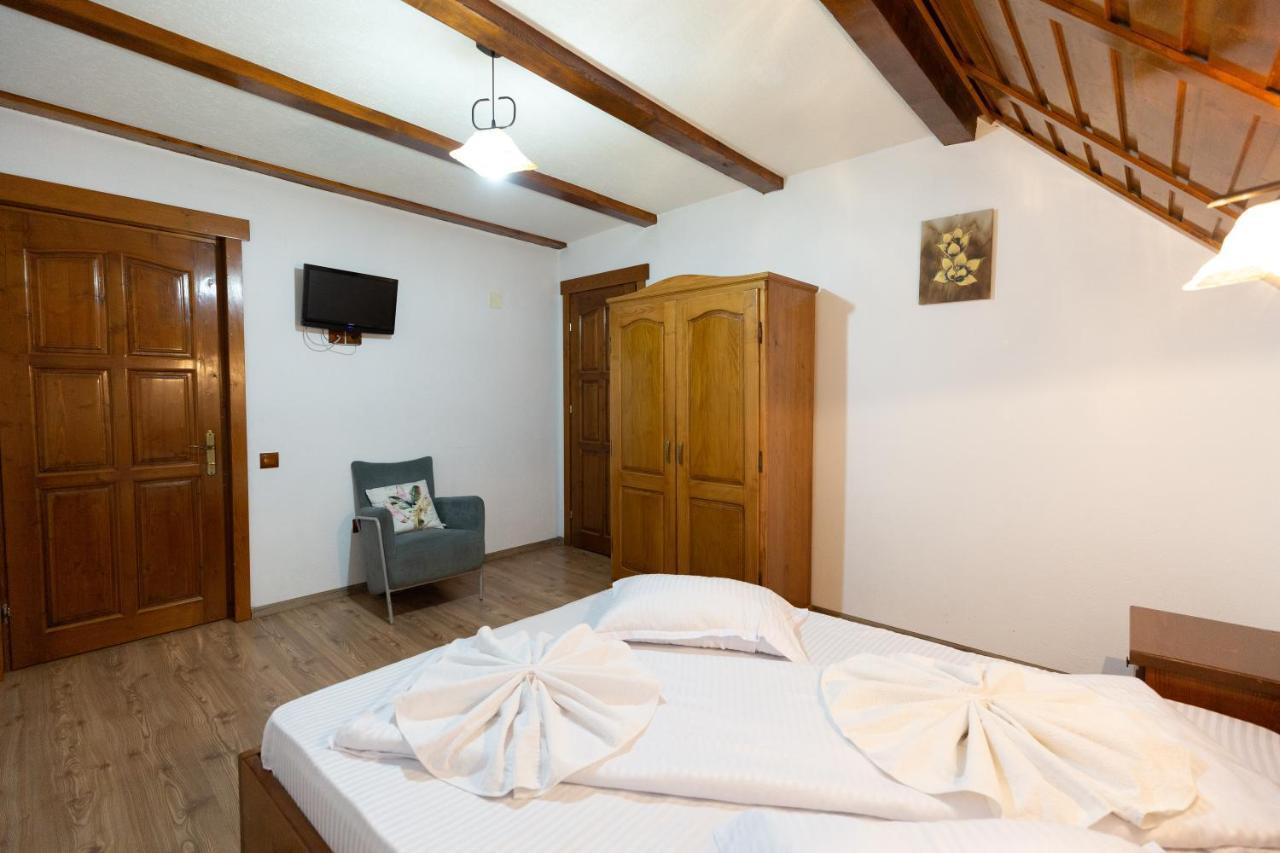 Conacul de sub munte Villa Novaci Străini Exterior foto