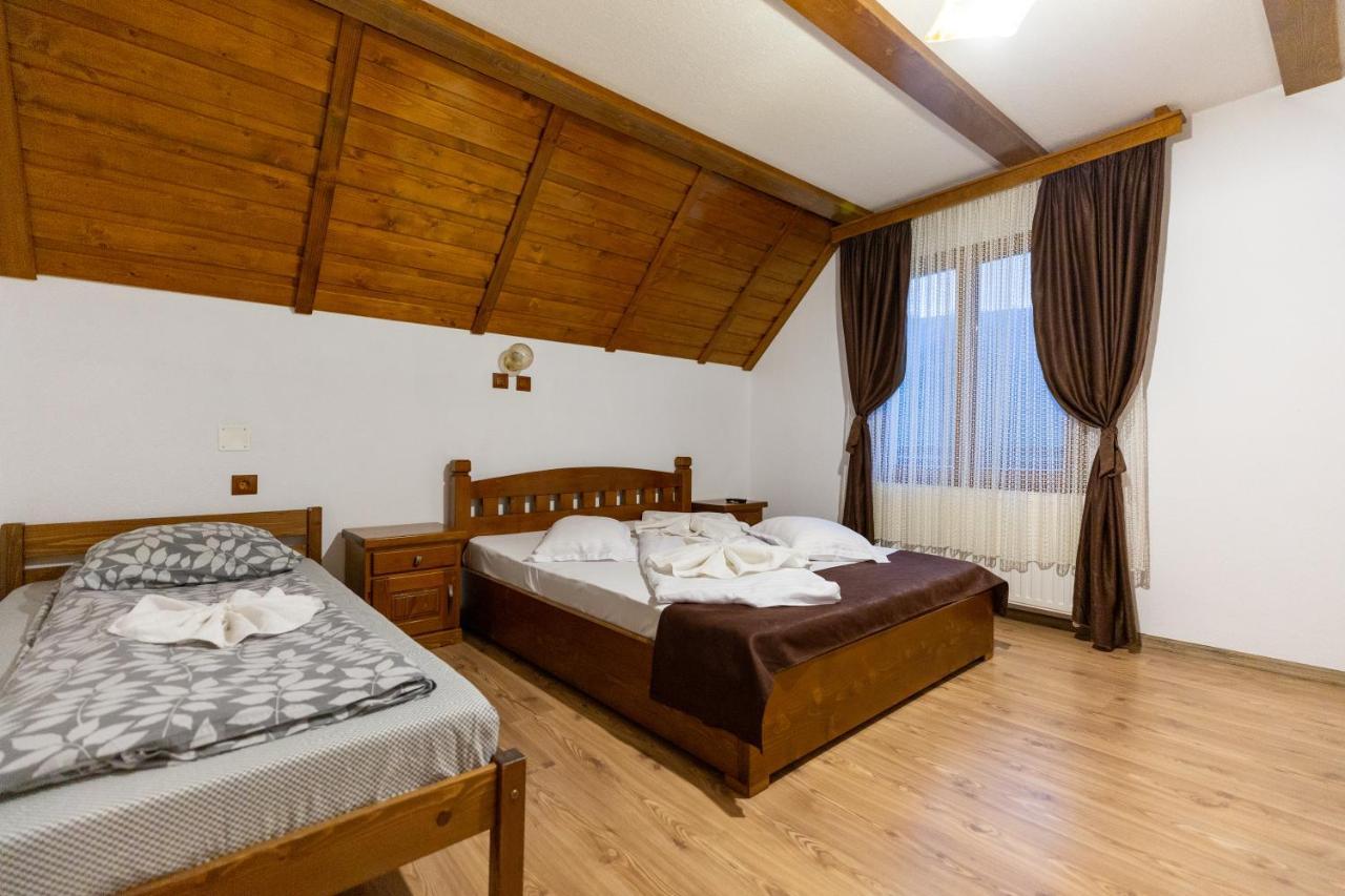 Conacul de sub munte Villa Novaci Străini Exterior foto