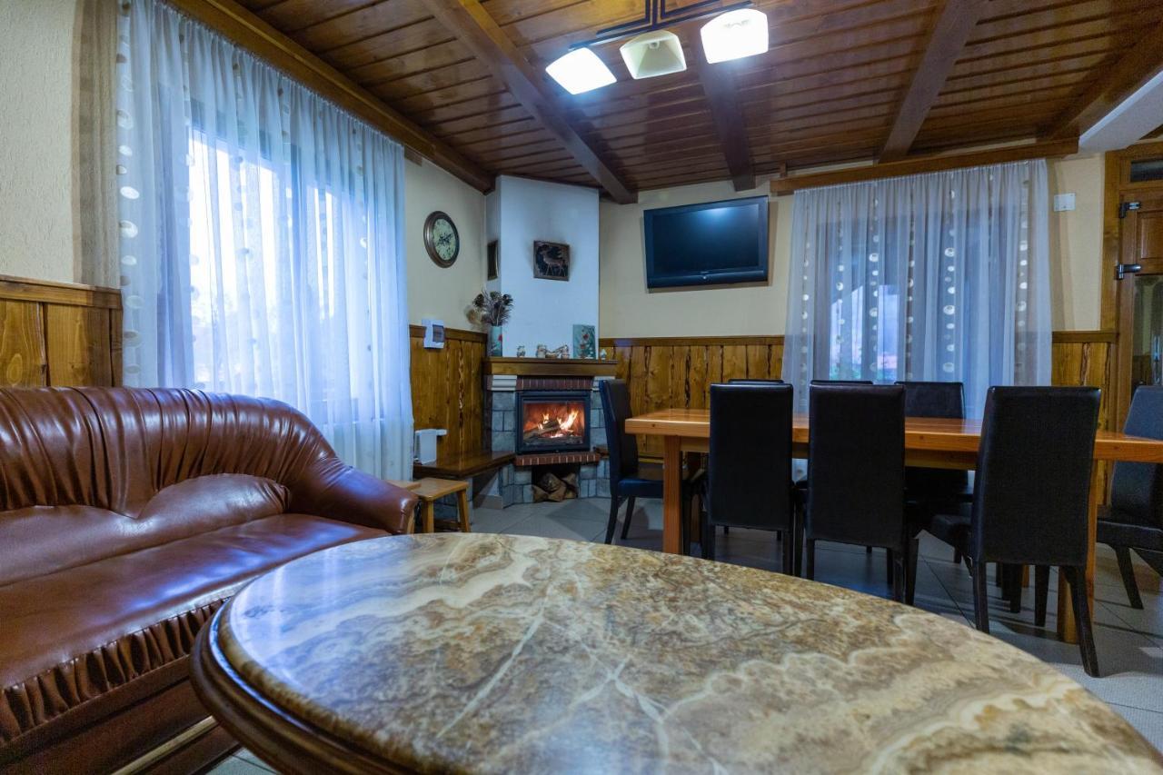 Conacul de sub munte Villa Novaci Străini Exterior foto
