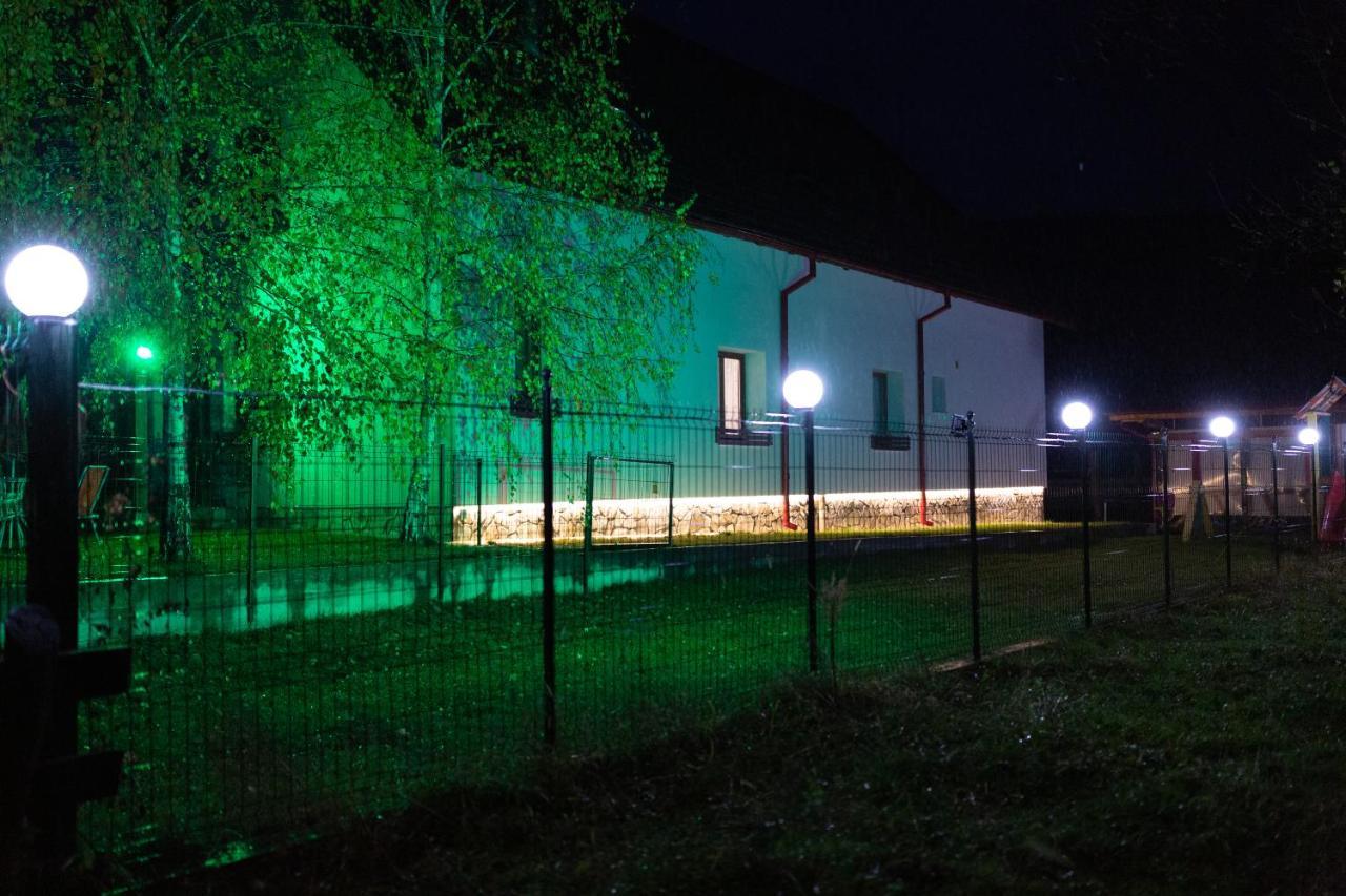 Conacul de sub munte Villa Novaci Străini Exterior foto