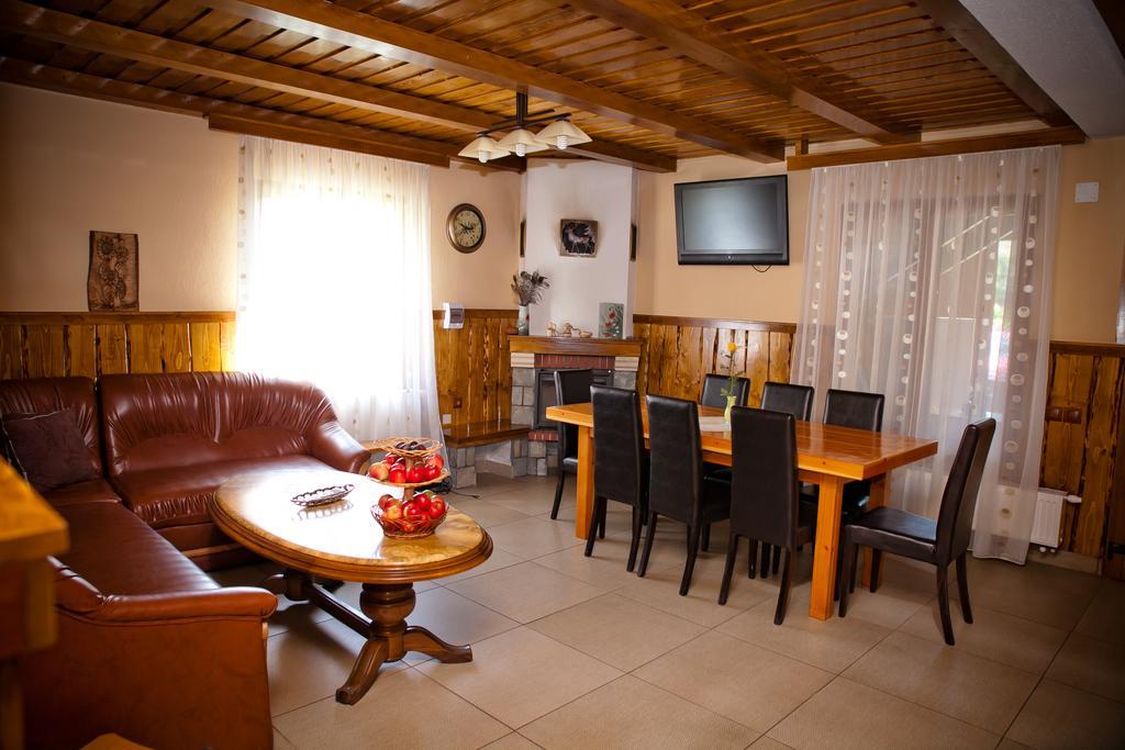 Conacul de sub munte Villa Novaci Străini Exterior foto