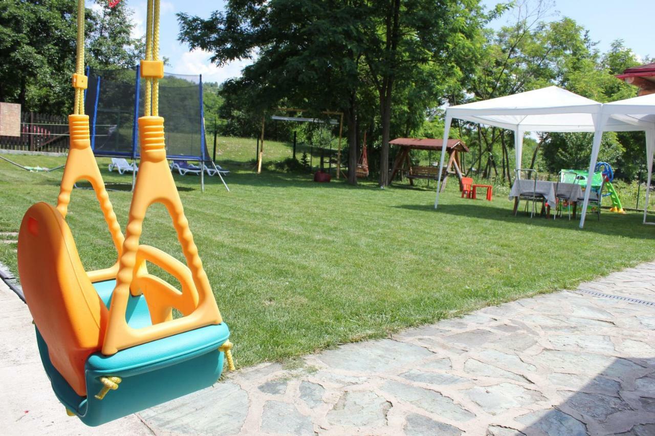 Conacul de sub munte Villa Novaci Străini Exterior foto